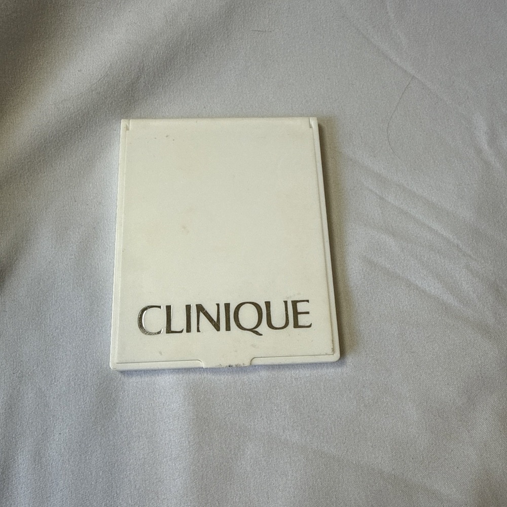 CLINIQUE Travel Compact Makeup Mirror White Flip to stand Up purse size Vintage